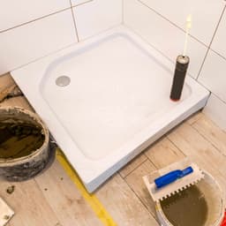 Dismantling a shower tray