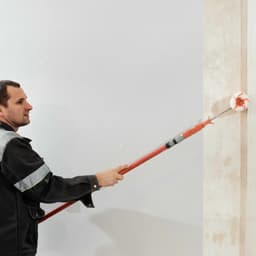 Laying waterproofing on walls