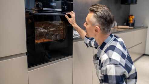 Installation of built-in kitchen appliances