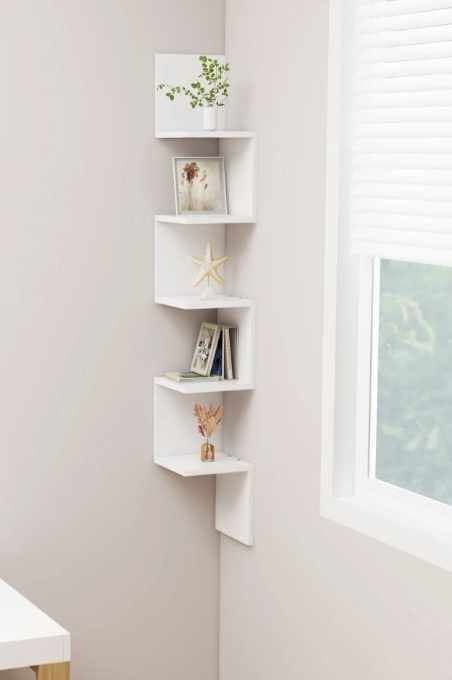 Installation of a shelf