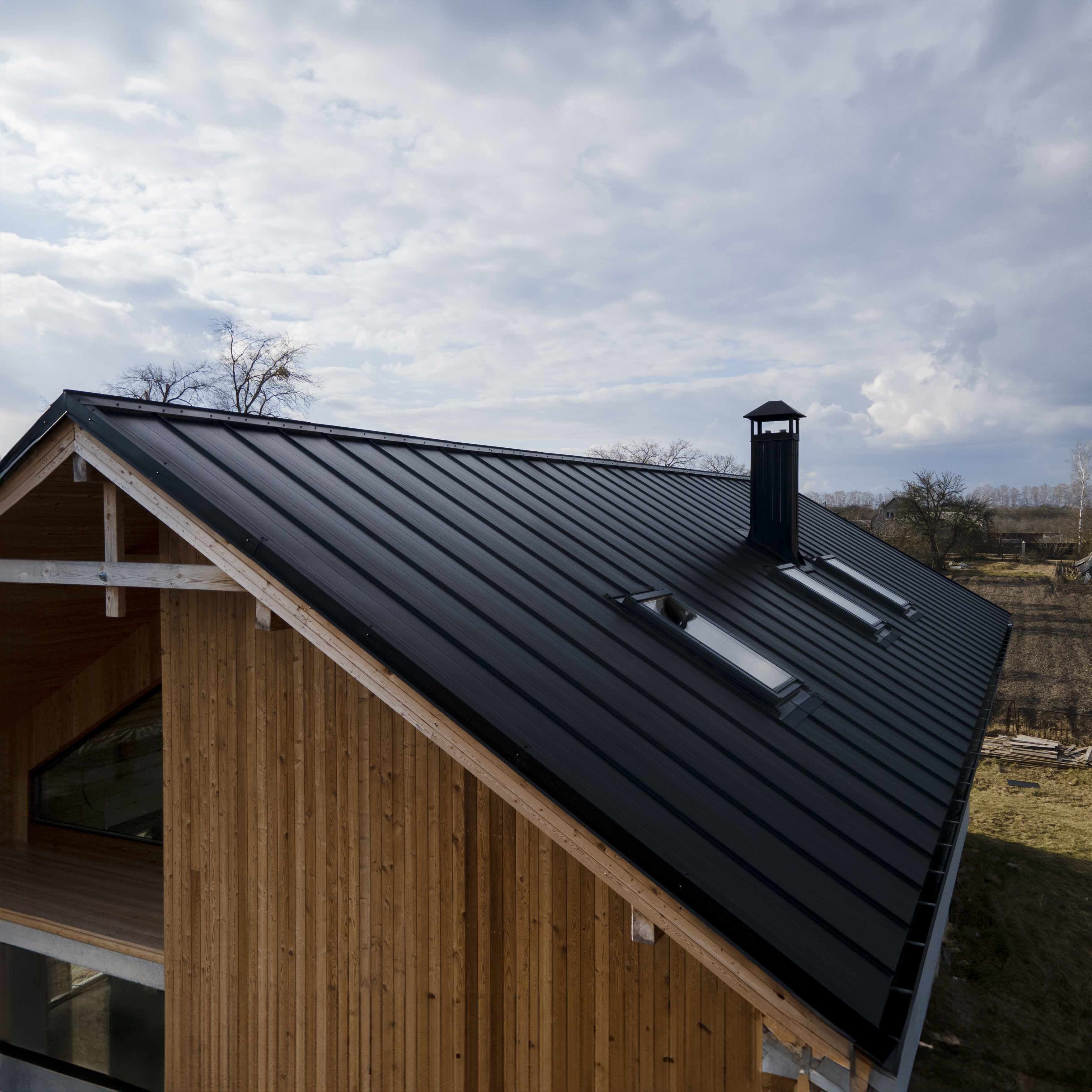 Dachkonstruktion mit Thermopaneelen