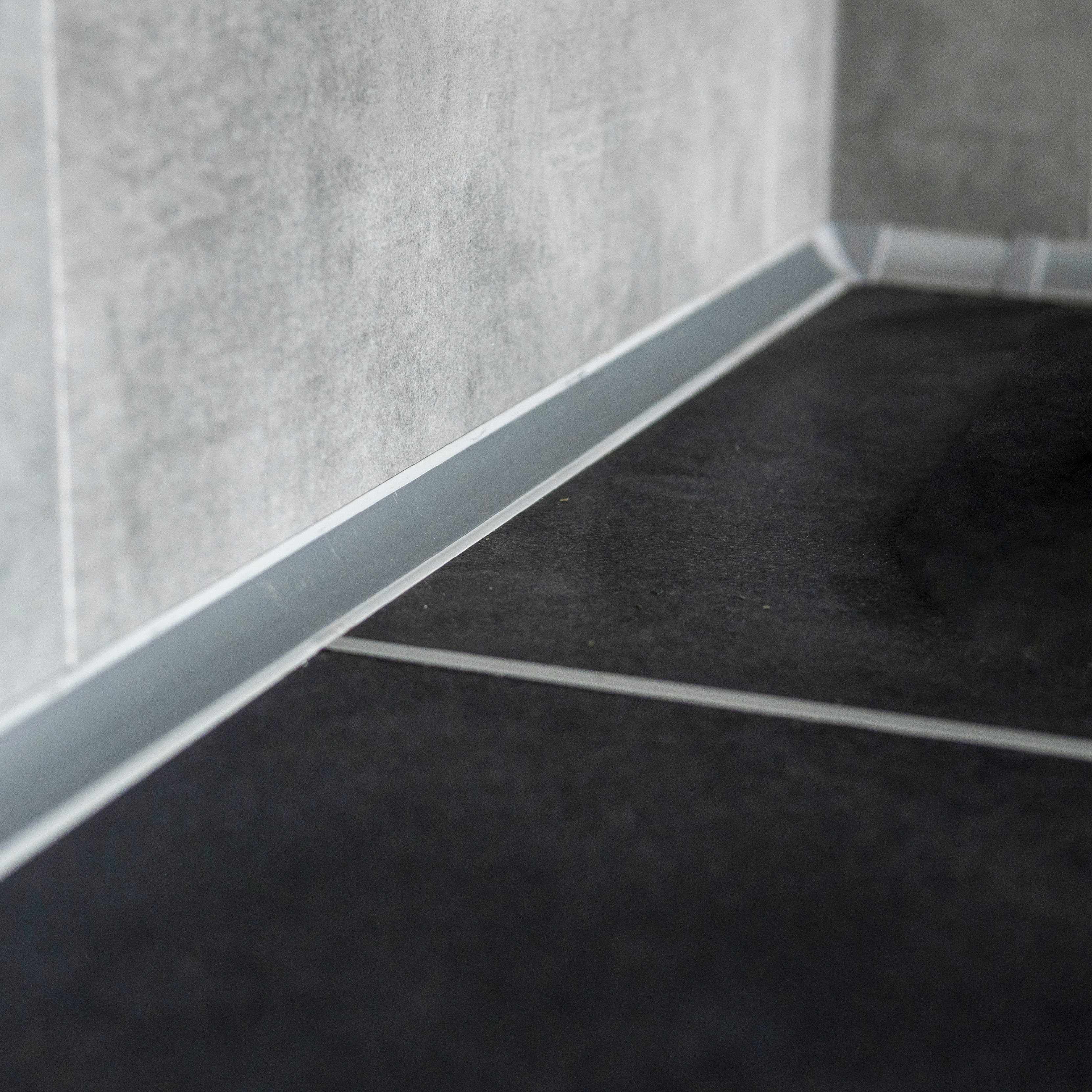 Installation of a water barrier strip