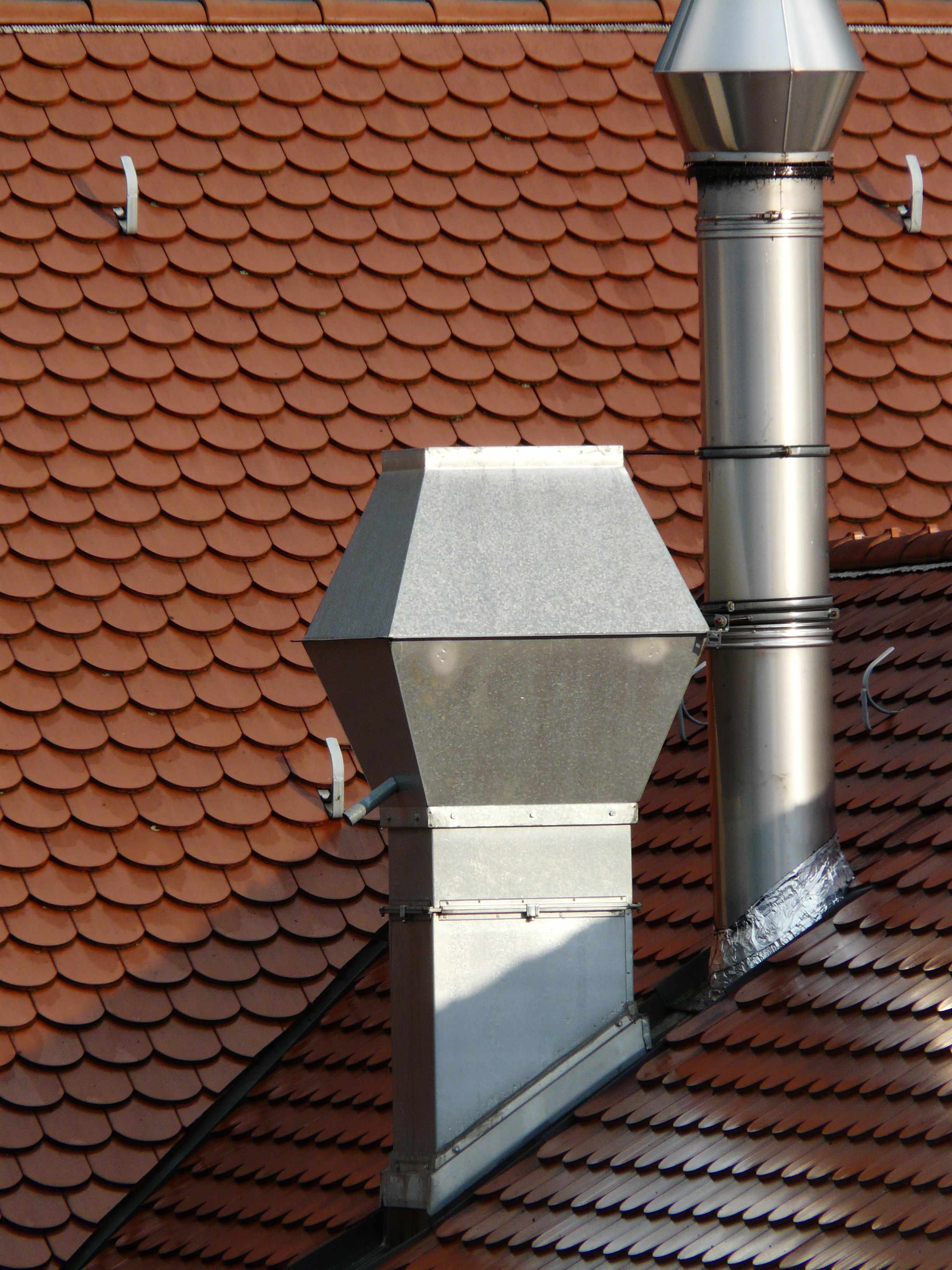 Chimney linings with sheet metal