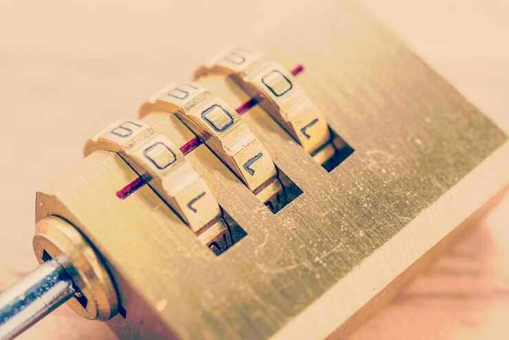 Entriegelung von Tresorschlössern an Holz-, Metall-, PVC-Türen und mehr