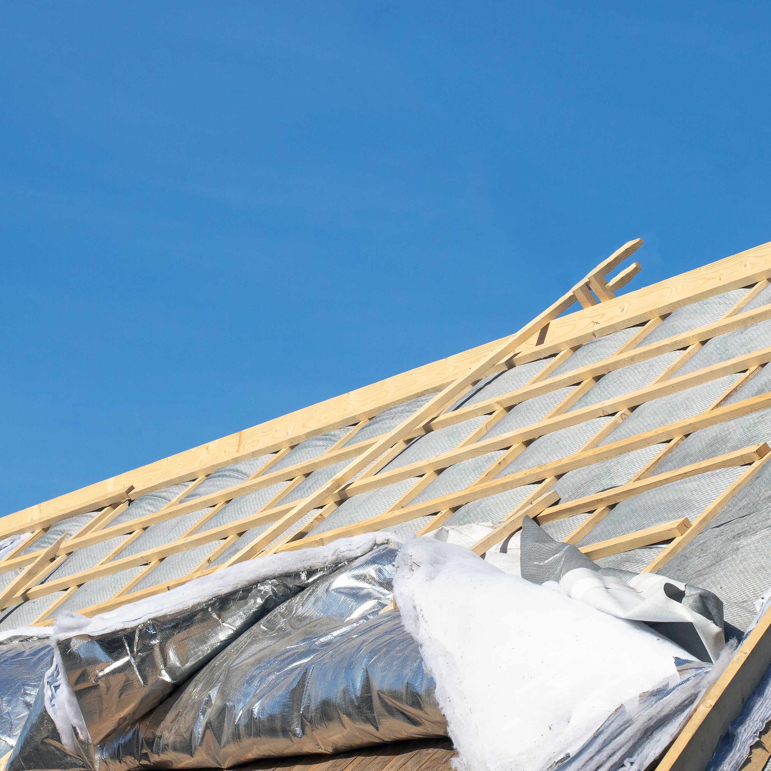 Laying underlayment foil