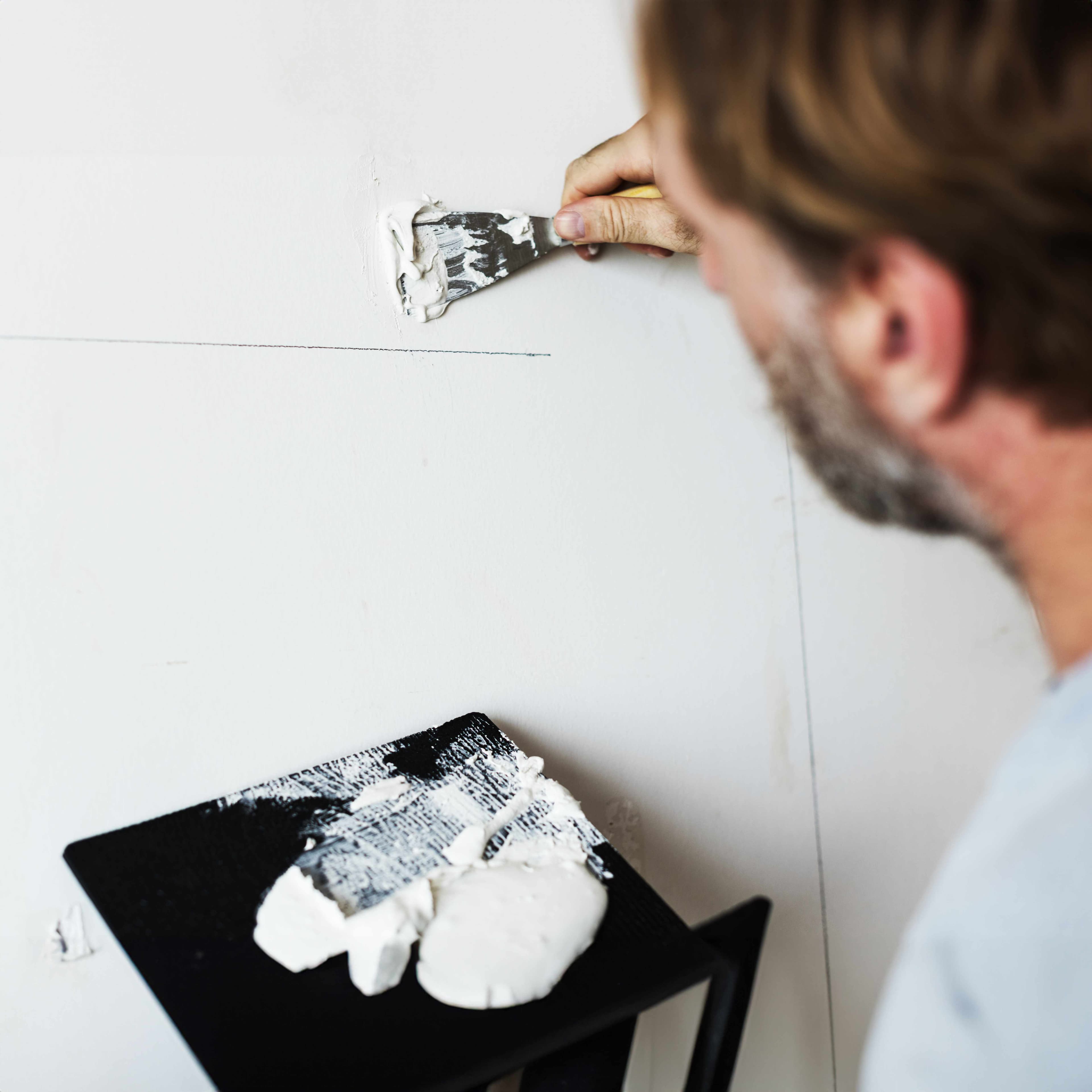 Removing cracks in walls and ceilings