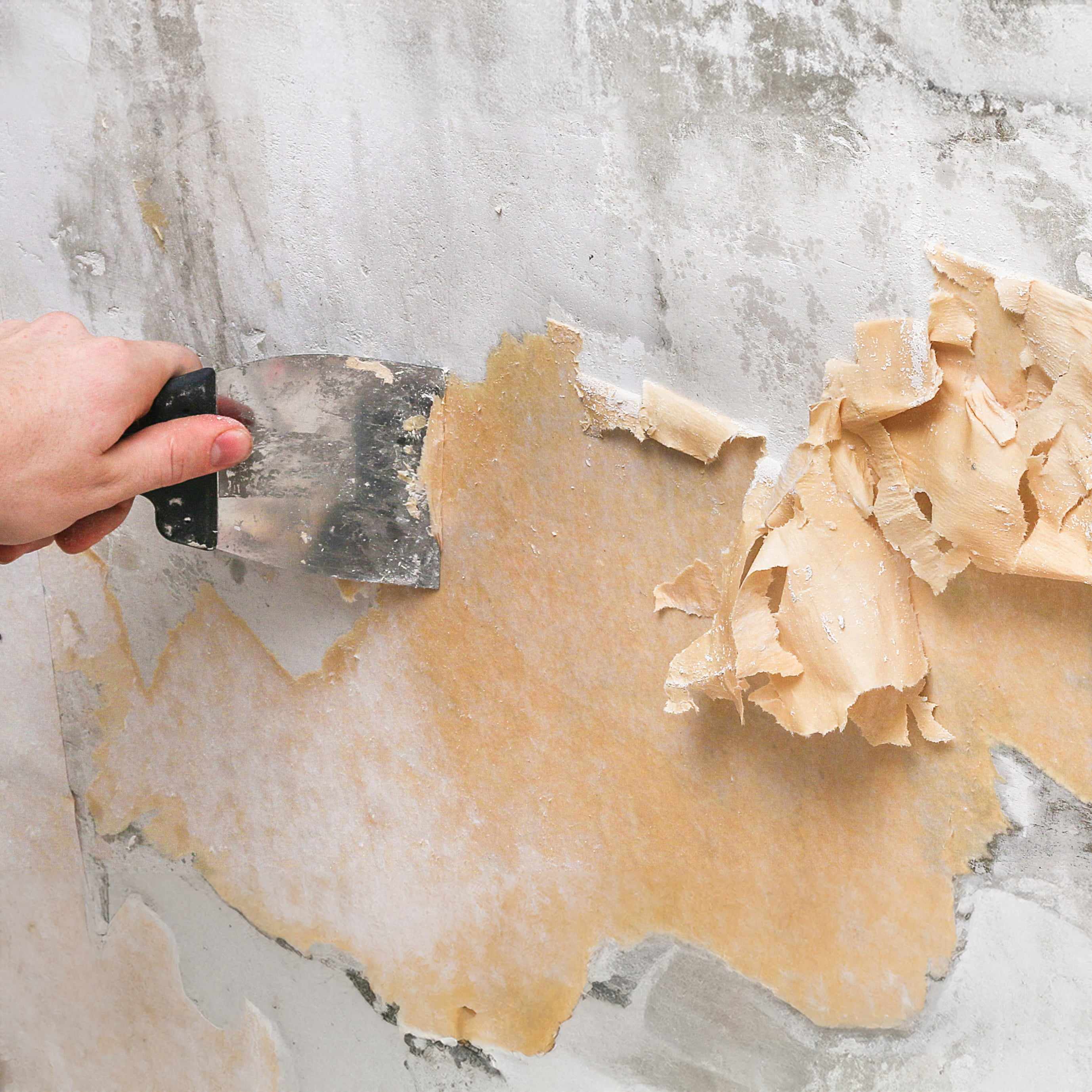 Demolishing old plaster