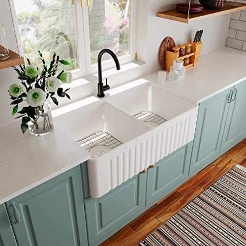 Installation of a porcelain sink